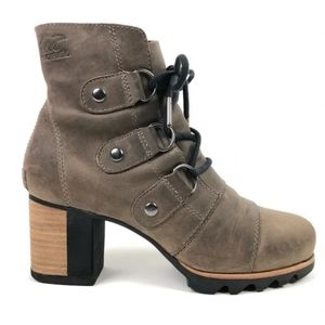 Sorel Women's Lace Up Boots - Taupe and Black